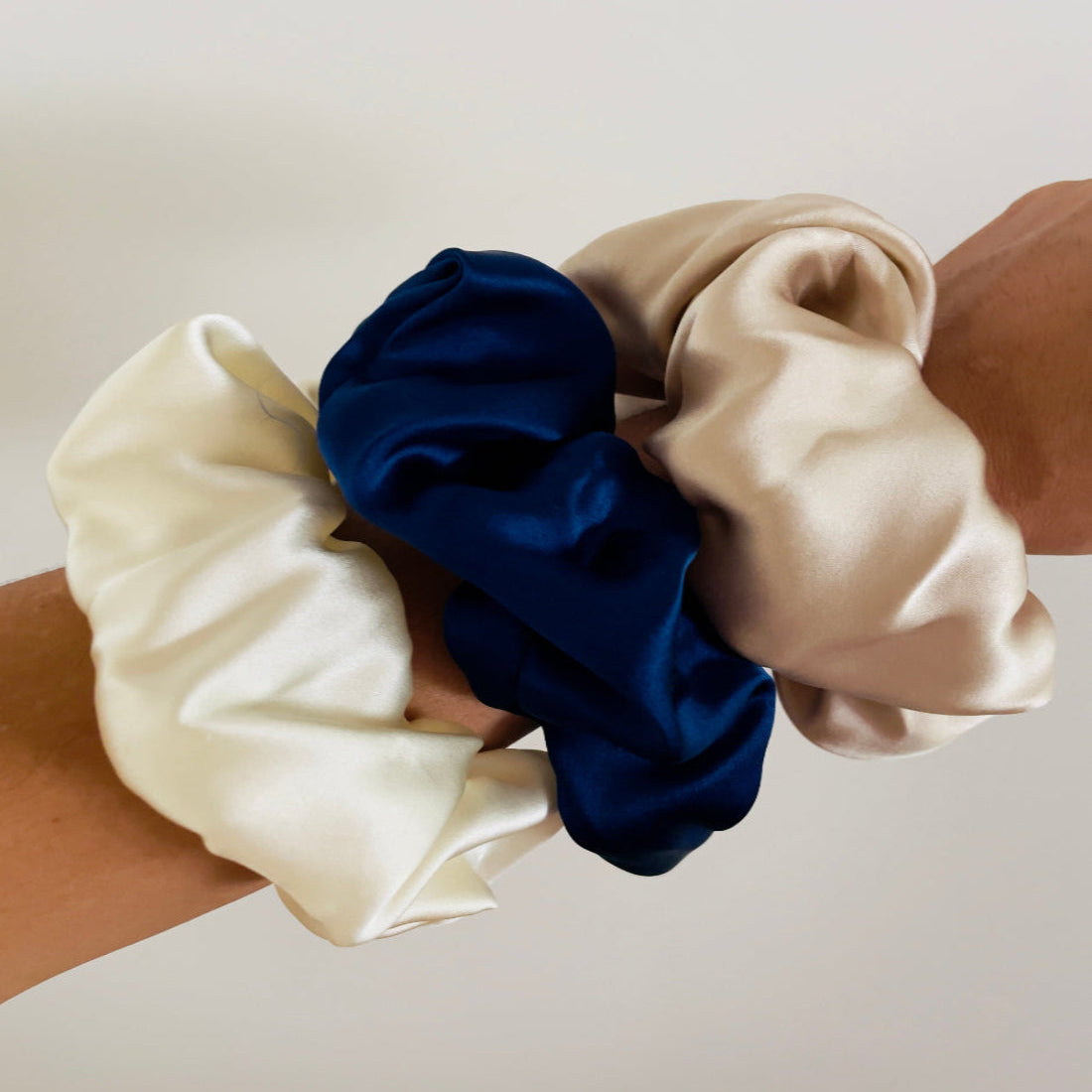 Darling_Carre_silk_scrunchies-silk hair tie