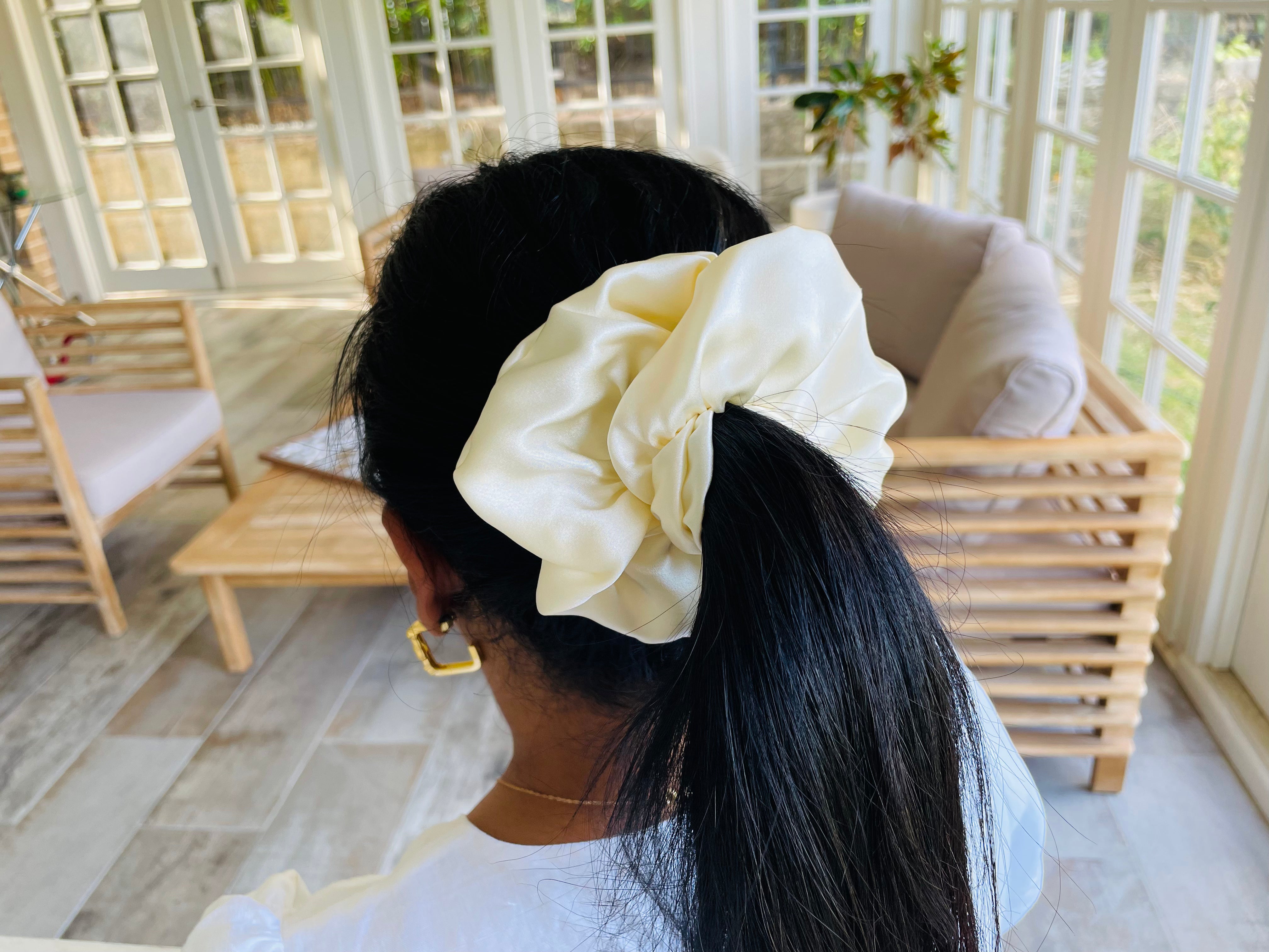 elegance-up-silk-scrunchies off white on ponytail